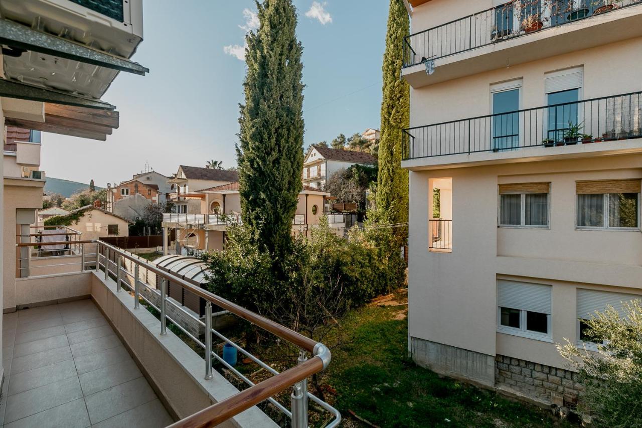 Apartments Rivijera Херцег Нови Екстериор снимка