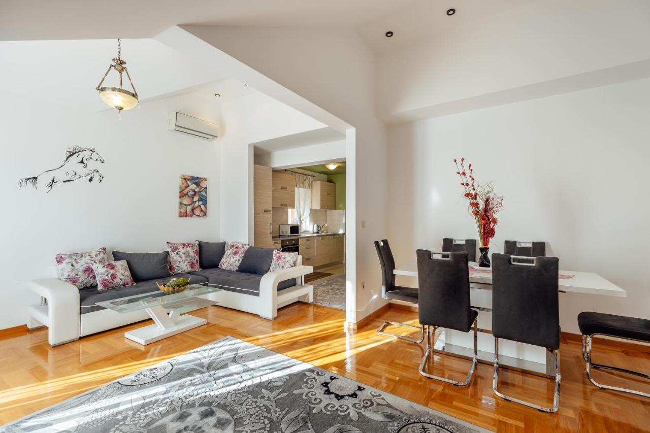 Apartments Rivijera Херцег Нови Екстериор снимка