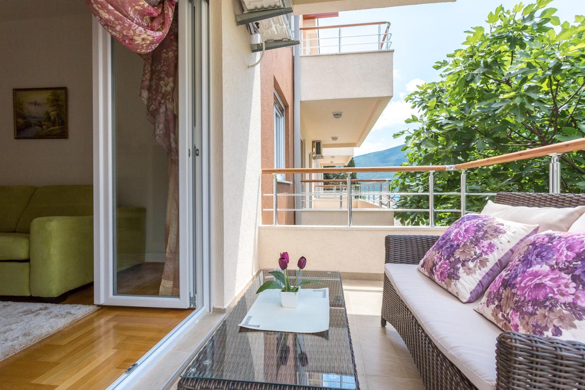 Apartments Rivijera Херцег Нови Екстериор снимка
