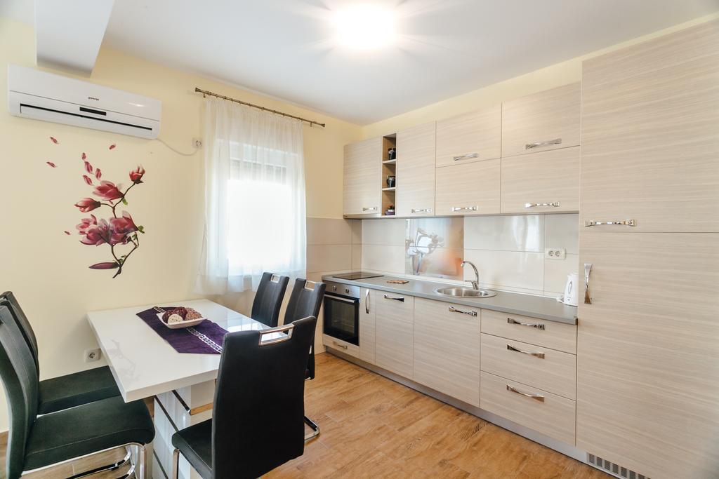 Apartments Rivijera Херцег Нови Екстериор снимка
