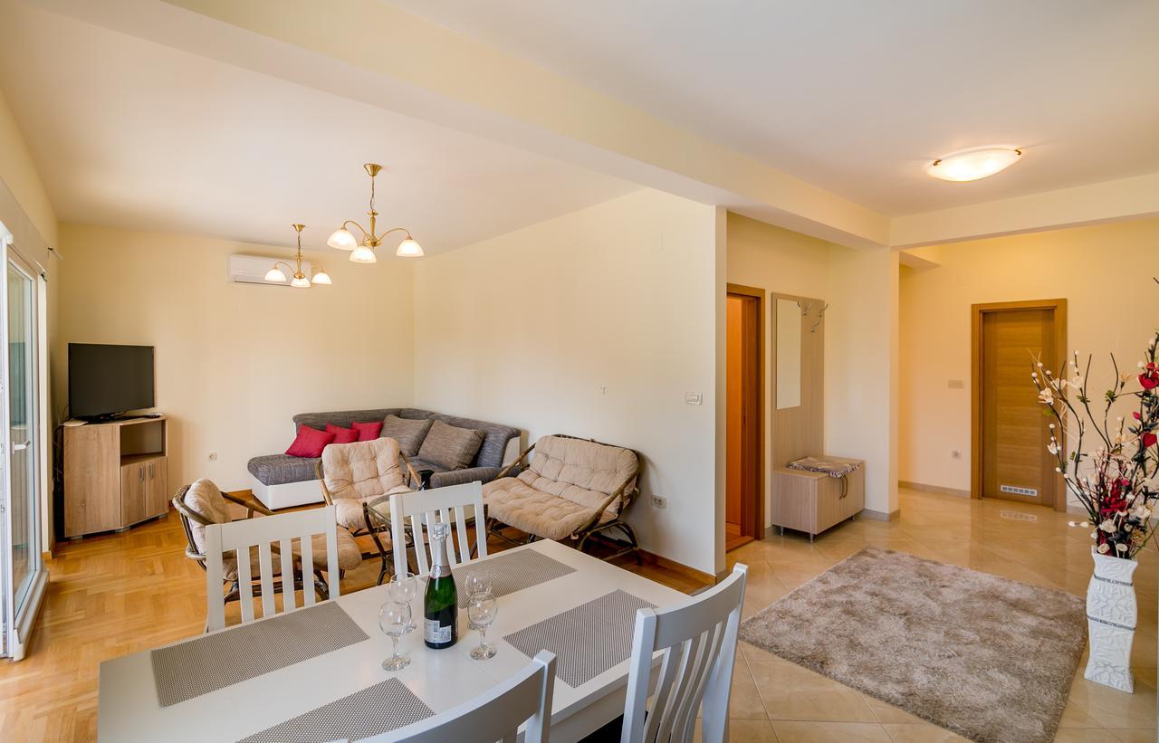 Apartments Rivijera Херцег Нови Екстериор снимка